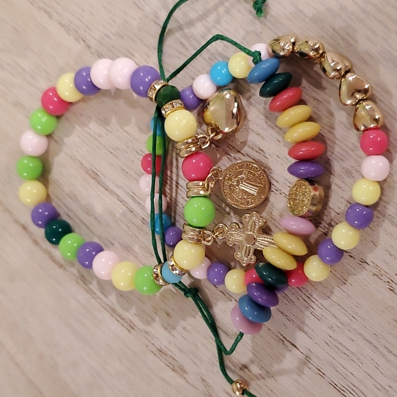 Set of 3 Pastel candy colors St. Patrick's Day theme bracelets Goldtone NIP - Picture 5 of 5